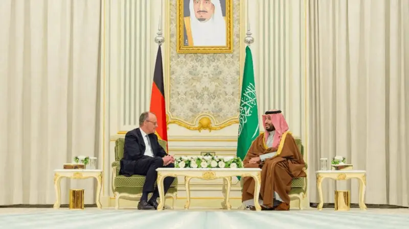 ميرتس اتصل بولي العهد السعودي مديناً هجمات الحوثيين