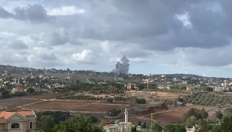 غارات على جنوب لبنان... وتوغّل آليات إسرائيلية في كفرشوبا قُبيل قطاف الزيتون