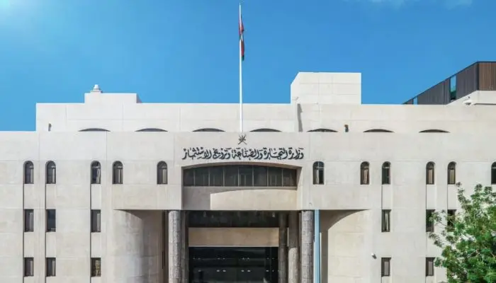 شملت السيب وصحار وصلالة وثمريت.. إلغاء تراخيص 17 مركزاً لـ «سند للخدمات»