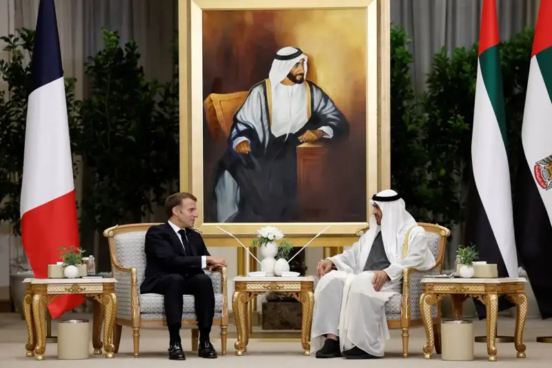 ماكرون في أبوظبي... ويبحث مع محمد بن زايد الشراكة الاستراتيجية وأمن الطاقة