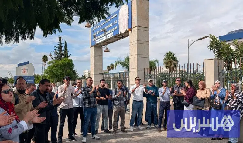 رسوم جامعية تخرج طلبة أجراء للاحتجاج