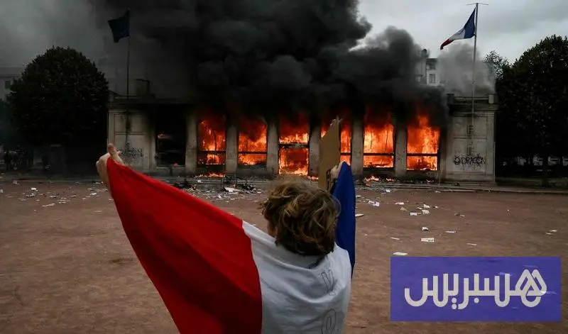فرنسا تواجه أزمة سياسية متصاعدة وسط توجه لتمديد حظر التجول