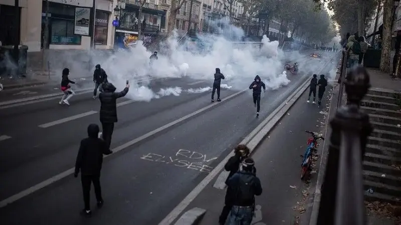 رفض استقالة وزير الداخلية: ماكرون يقرّ بـ"إخفاقات" في التعامل مع أعمال الشغب