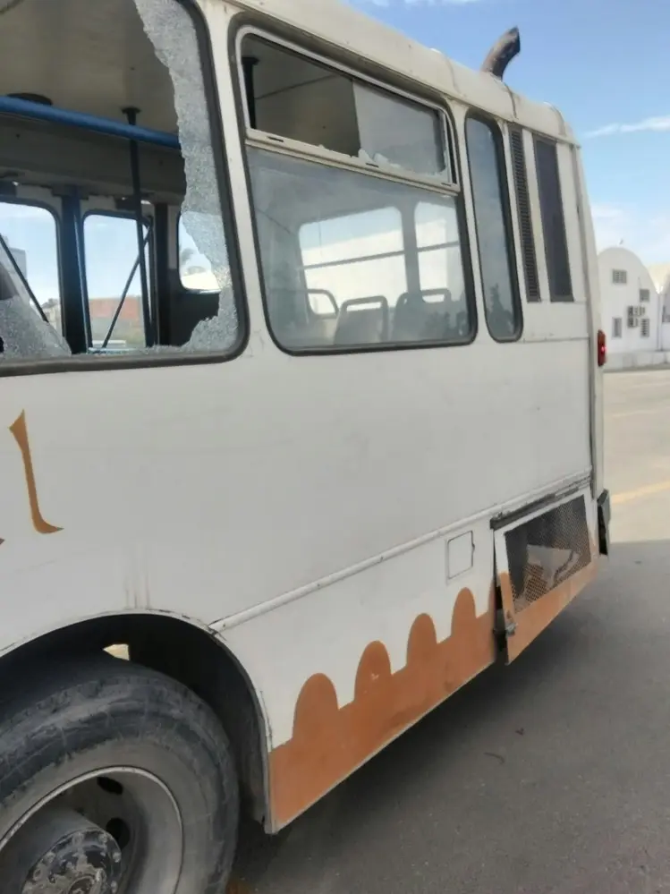 القيروان.. تضرر بلور حافلة للنقل العمومي إثر رشقها بالحجارة قرب إعدادية الخضراء