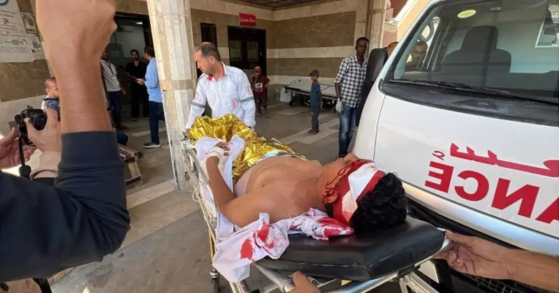 3 إصابات أحدهم بالرصاص الحي خلال هجوم للمستوطنين على مسافر يطا جنوب الخليل