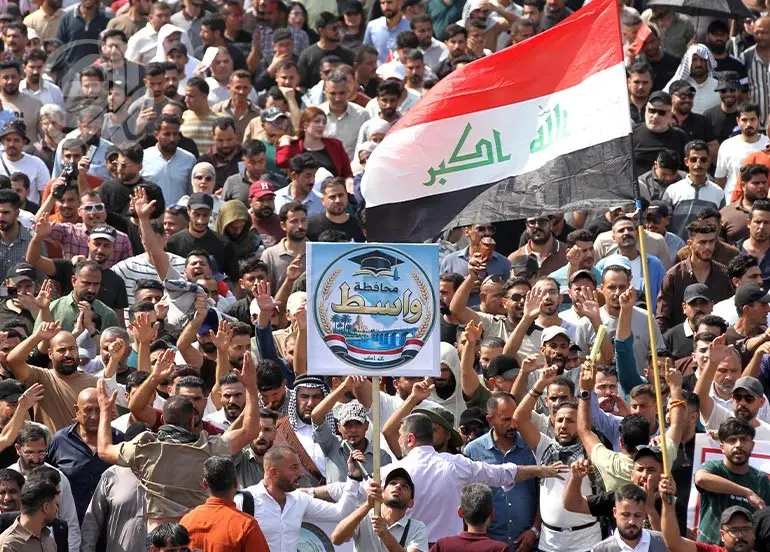 آلاف الخريجين من 15 محافظة يحتشدون أمام الخضراء للمطالبة بالتعيين في الموازنة