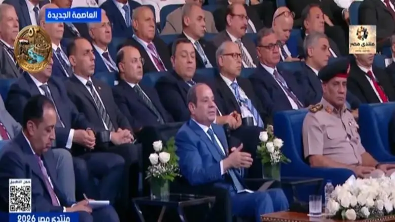 الرئيس السيسي يطلب من الداخلية والقوات المسلحة طرح مبادرات مستمرة لتعزيز التواصل مع الشعب