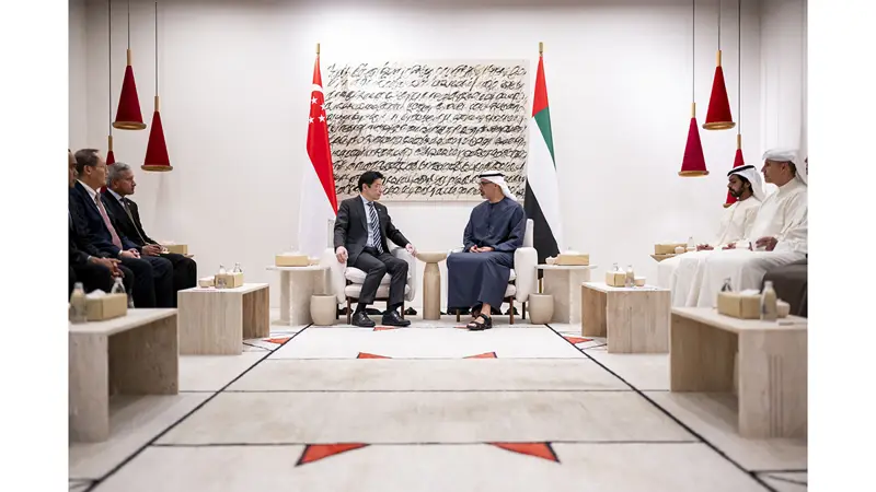 خالد بن محمد بن زايد يلتقي رئيس وزراء سنغافورة في متحف زايد الوطني