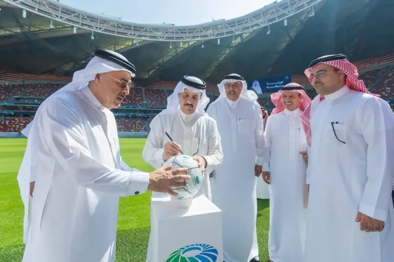 أمير الشرقية يتفقد ملعب «أرامكو» ويطّلع على جاهزيته لاستضافة الأحداث الكبرى