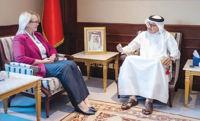 وزير الخارجية يستعرض مع السفيرة الأمريكية مسار علاقات الصداقة والشراكة الاستراتيجية بين البلدين