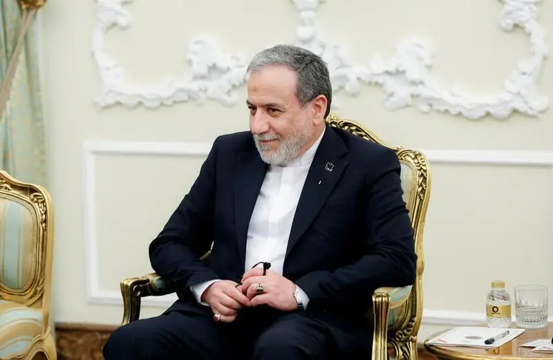 عراقجي يهاجم الرئيس الفرنسي: “فات الأوان”!