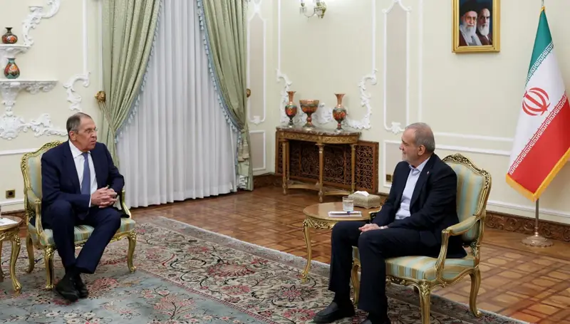 هيغسيث في إسرائيل ولافروف في طهران... سباق الحرب والوساطات