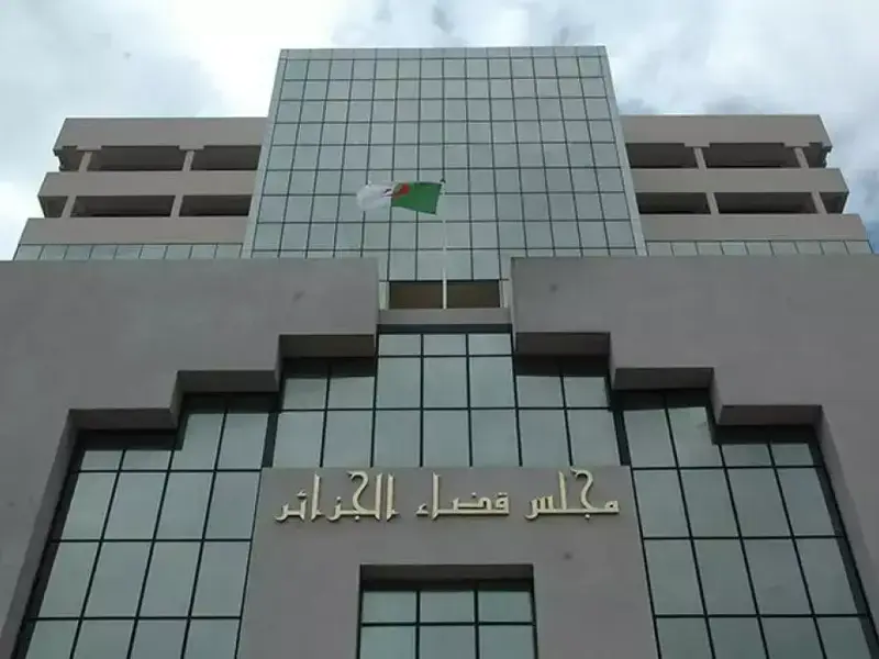 مجلس قضاء الجزائر: فتح تحقيقات فورية وعاجلة وشاملة في قضية رمي مواد غذائية وخضروات صالحة للاستهلاك