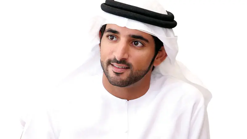 حمدان بن محمد يمنح جائزة دبي الأفعال Dubai-it لمشروع "السجادة الحمراء"