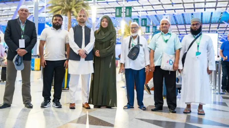 ضيوف الدفعة الرابعة من برنامج خادم الحرمين للعمرة والزيارة يبدأون مغادرة مكة