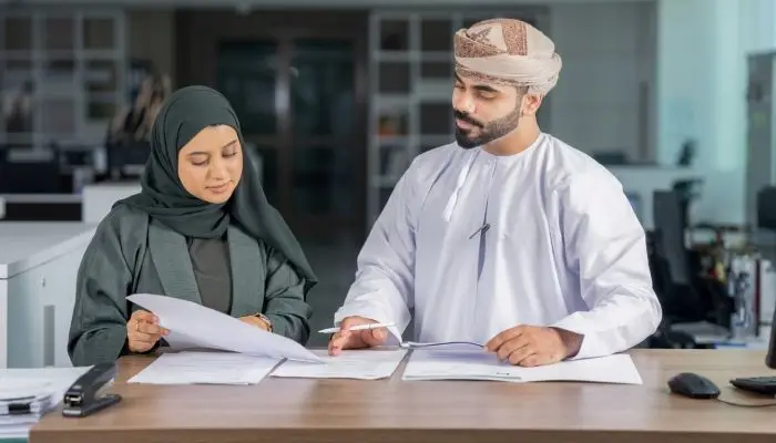 كيف يُحدد قانون الحماية الاجتماعية مدة وآلية صرف الإجازة المرضية للموظفين؟
