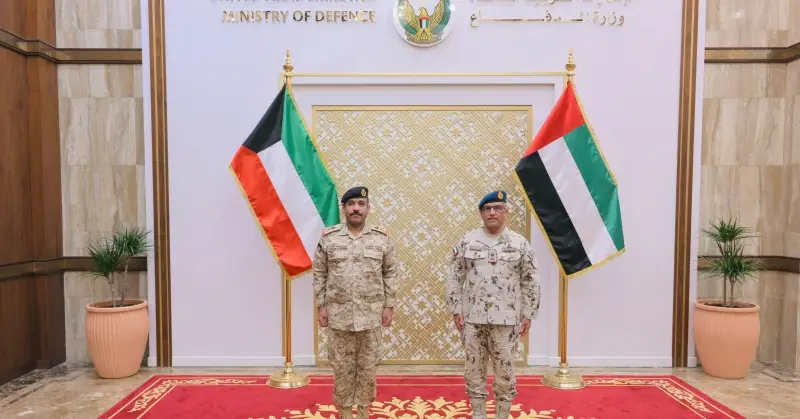 اللواء الركن العازمي يبحث مع مساعد رئيس الأركان الإماراتي سبل تطوير التعاون