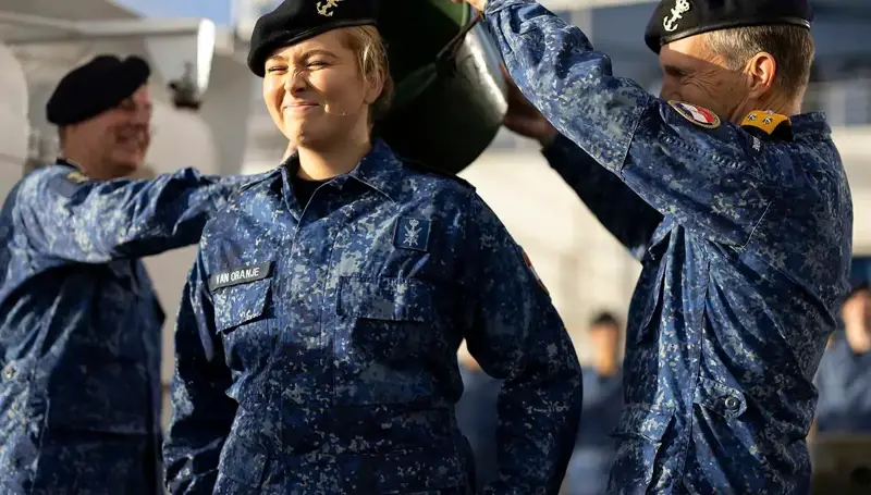بالصور والفيديو - الأميرة كاتارينا أماليا تنال رتبة رقيب في الجيش الهولندي