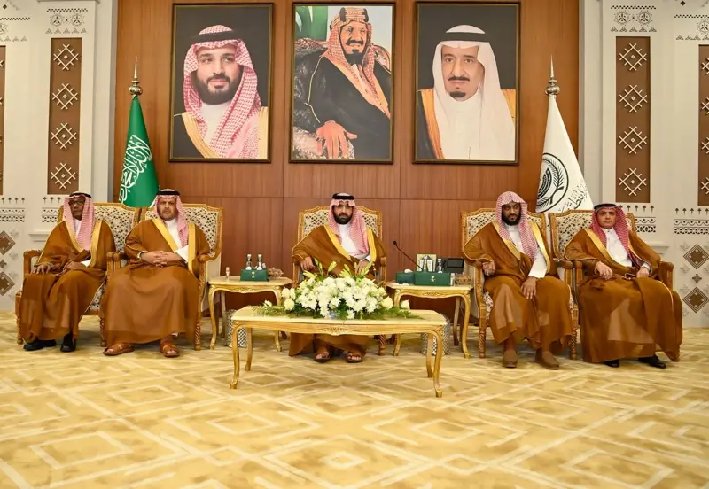 أمير جازان يلتقي مشايخ المنطقة