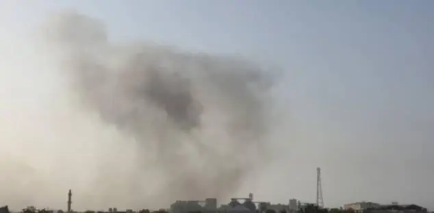 بينهم نساء وأطفال.. مقتل 8 أشخاص وإصابة 6 آخرين بقصف حوثي غربي تعز