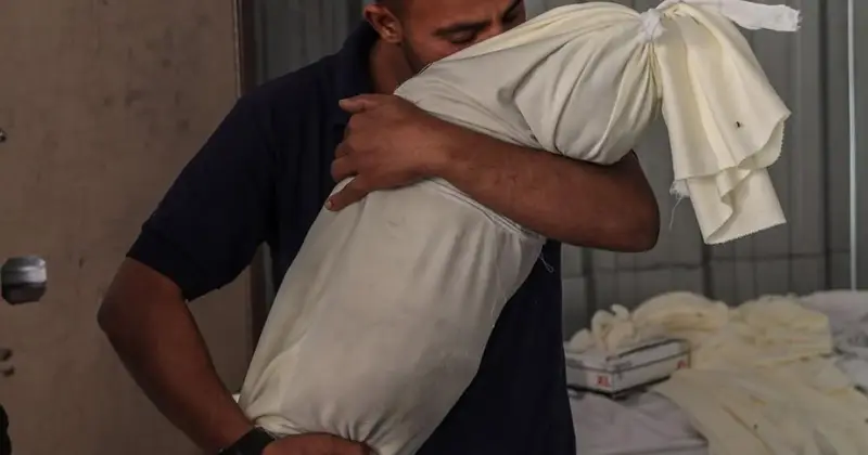 استشهاد طفل متأثراً بإصابته في قصف إسرائيلي سابق على الزوايدة