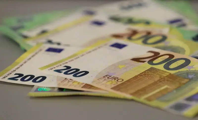 عوائد سندات منطقة اليورو تتراجع وسط ترقب التضخم الأميركي وتوقعات الفائدة