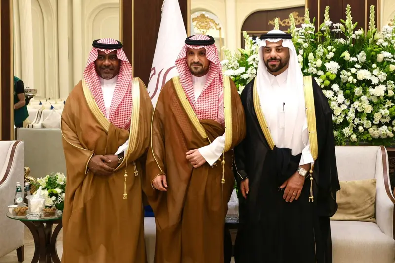بندر بن فيصل يشرف زفاف آل زيد والعسيري
