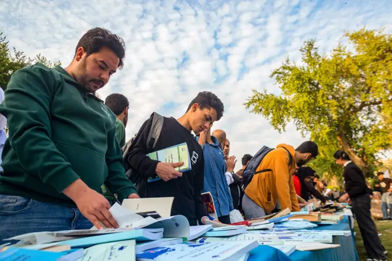 تهافت الكتابة والنشر والتوقيع على الفراغ