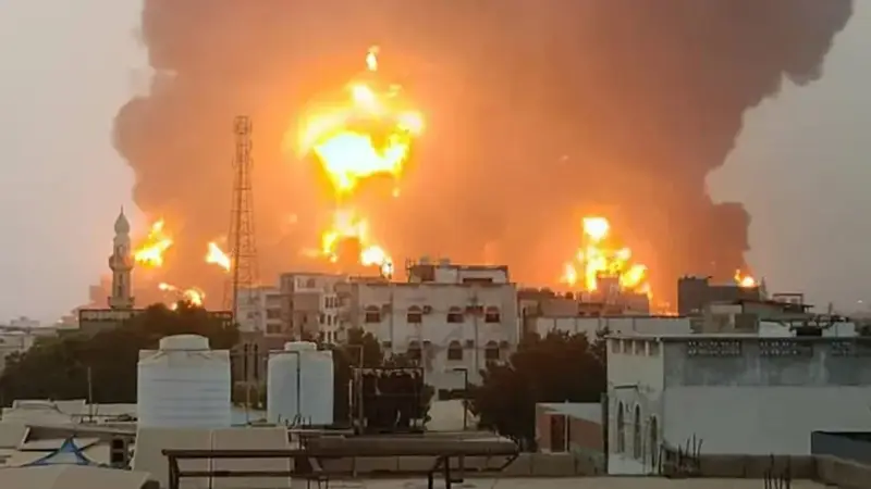 غارات تستهدف مواقع حوثية في جبل النار شرق المخا