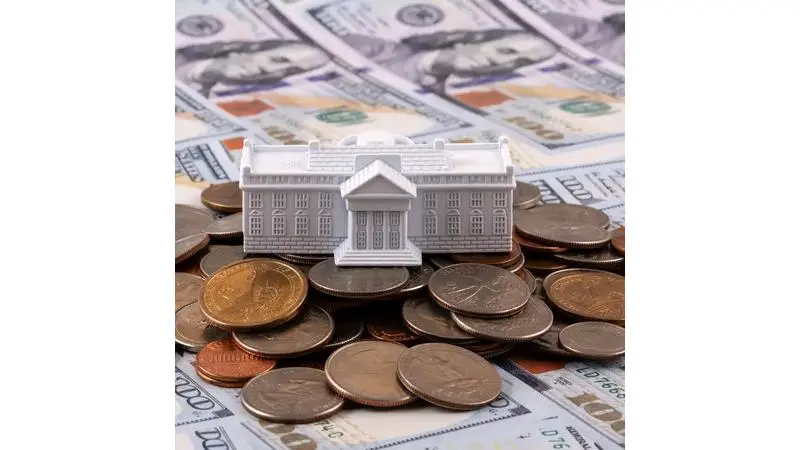 عجز الميزانية الأميركية يلامس تريليوني دولار في السنة المالية 2026
