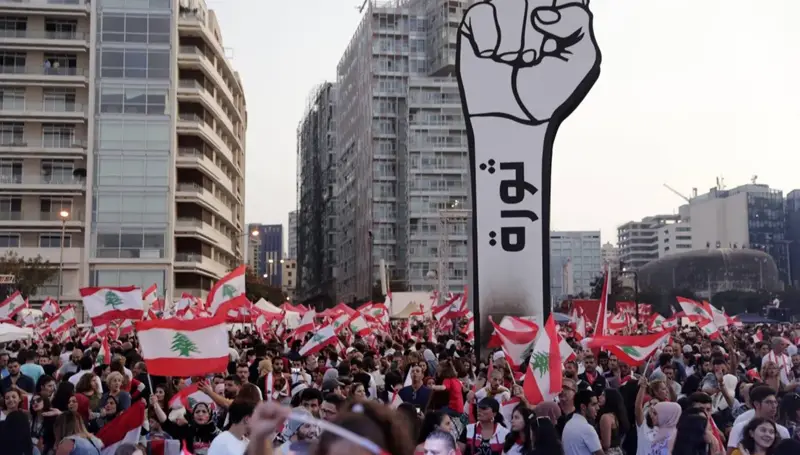 7 سنوات من الانهيار: كيف انتقل لبنان من احتمال الثورة إلى خطر التفكك؟