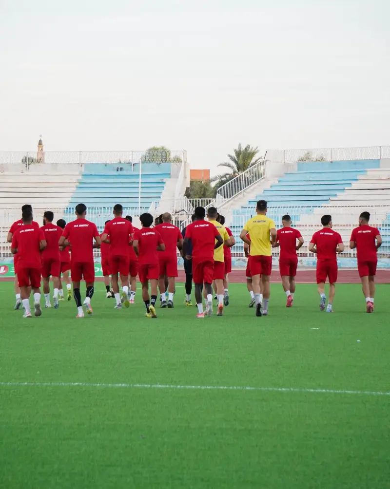 الرويسات تقترب من ثلاثي الطليعة