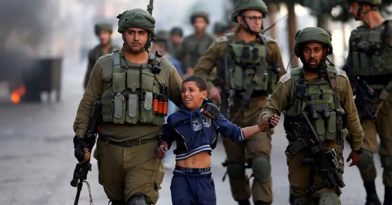 القدس.. الاحتلال يعتقل طفلاً من العيسوية