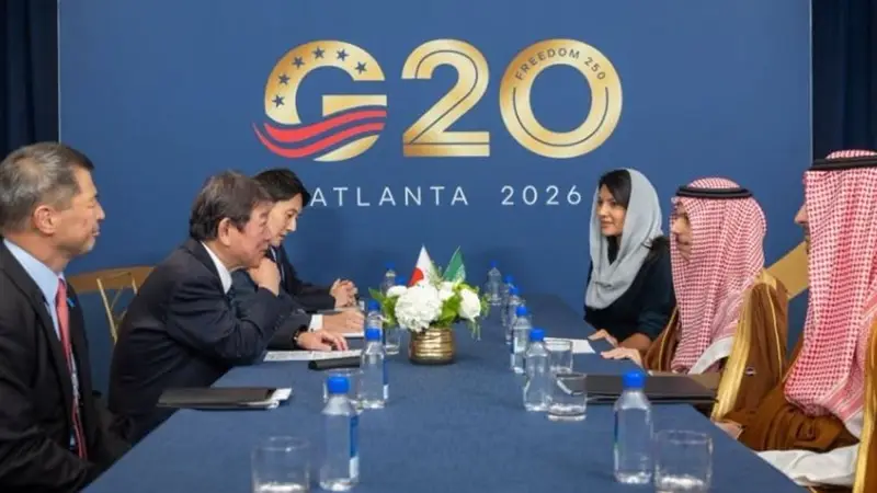 وزير الخارجية يبحث مع نظيره الياباني العلاقات الثنائية ومستجدات الأوضاع الإقليمية