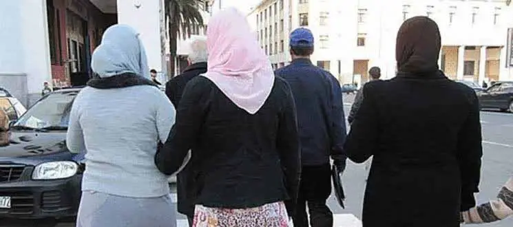 كاميرات الهاتف تنتهك الحرمات وتخدش خصوصية الجزائريين