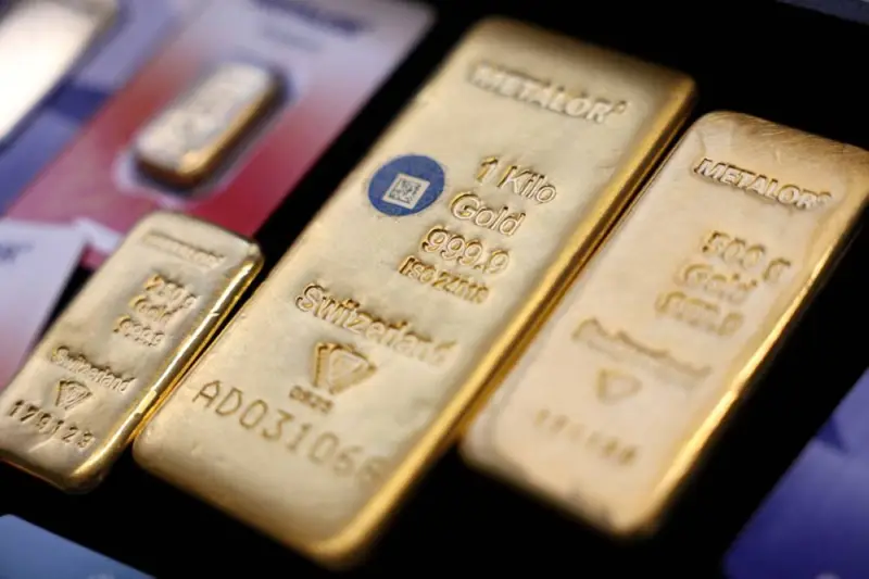 الذهب يرتفع مع انخفاض النفط والأنظار على توقعات أسعار الفائدة