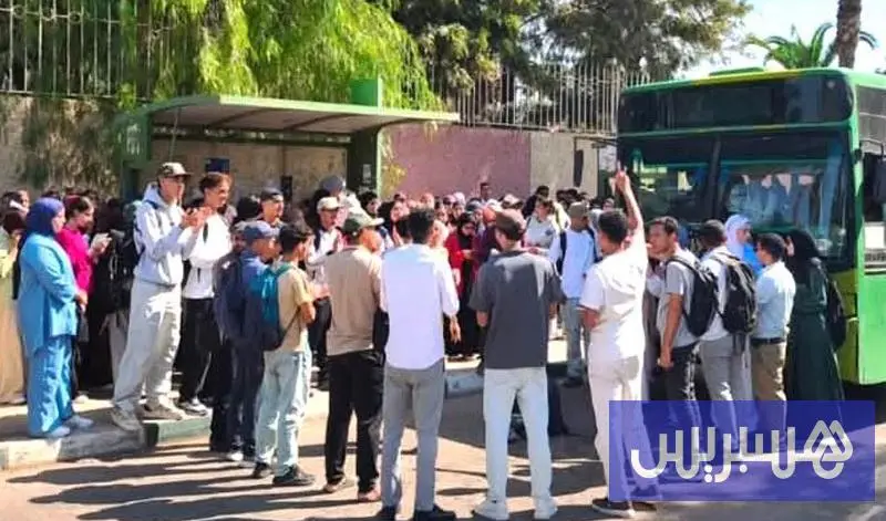 طلبة سطات يحتجون على النقل الجامعي