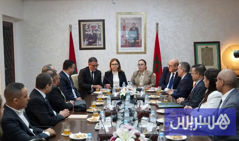 نجوى كوكوس .. محامية بيضاوية تمتطي "الجرار" للترافع عن الأسرة