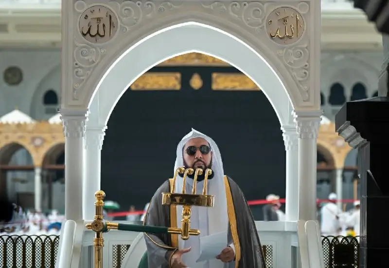 خطيبا الحرمين: استهداف المدنيين والمعتمرين جريمة آثمة وعملٌ إرهابي جبان