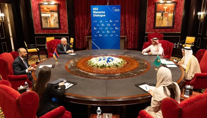 الأمين العام لمجلس التعاون يبحث تعزيز التعاون مع وزير خارجية أرمينيا