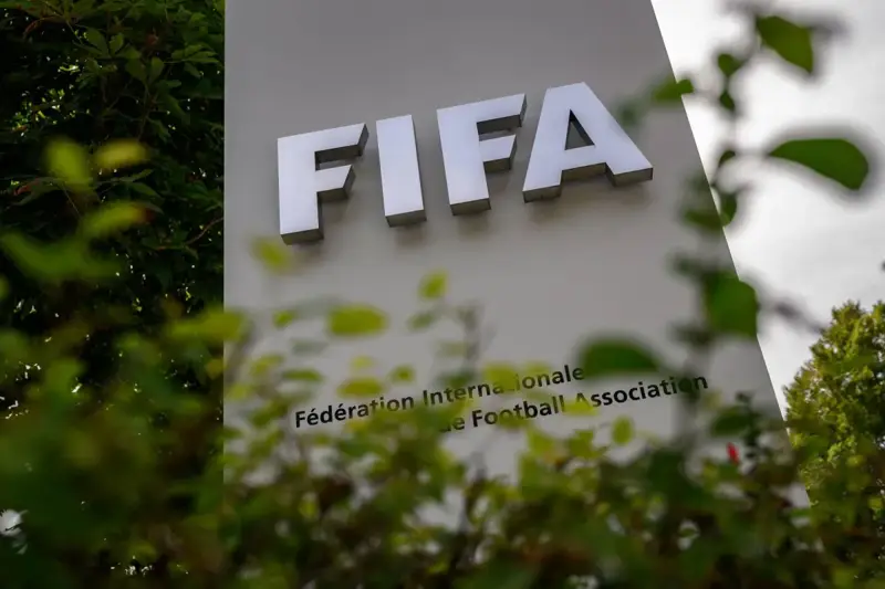 «فيفا» يقترح منح كل اتحاد وطني 25 مليون دولار ضمن خطة لتطوير كرة القدم