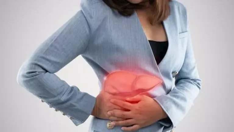 أعراض قد تكشف مشكلات خطيرة في الكبد