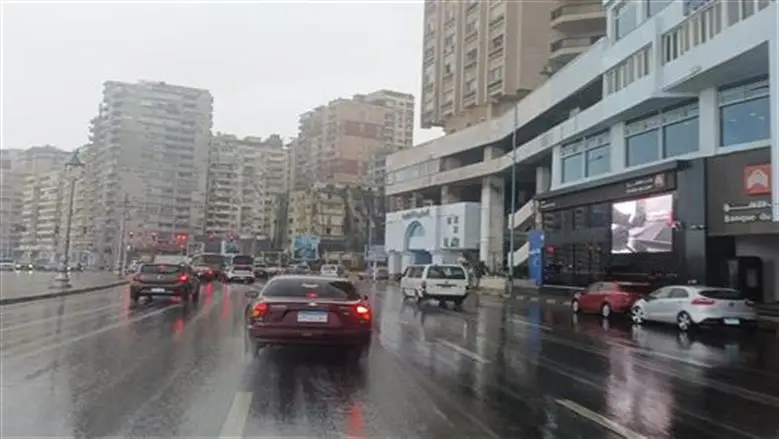 أمطار تضرب عدة محافظات خلال الساعات المقبلة.. والأرصاد تحذر المسافرين بهذه الطرق