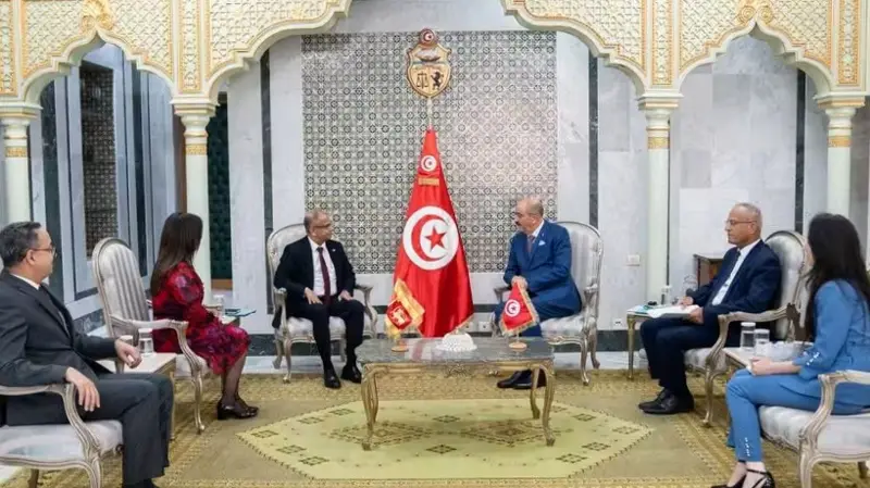 وزير الخارجية يتلقى نسخة من أوراق اعتماد سفير سريلانكا الجديد لدى تونس