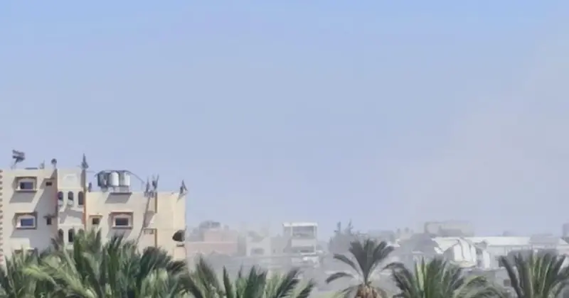 الاحتلال يدمر منزلًا ومطحنة شرق دير البلح