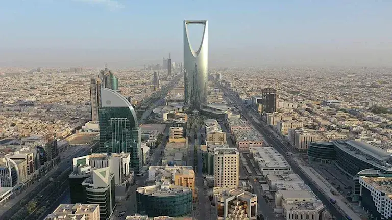 مركز المملكة في الرياض يطلب من موظفي المكاتب الإدارية عدم الحضور حتى إشعار آخر