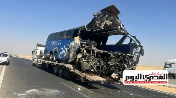 «المصري اليوم» ترصد مشاهد انتشال ضحايا حادث «أسيوط الغربي»: «سواق التريلا كان ماشي ولا كأنه في سباق»