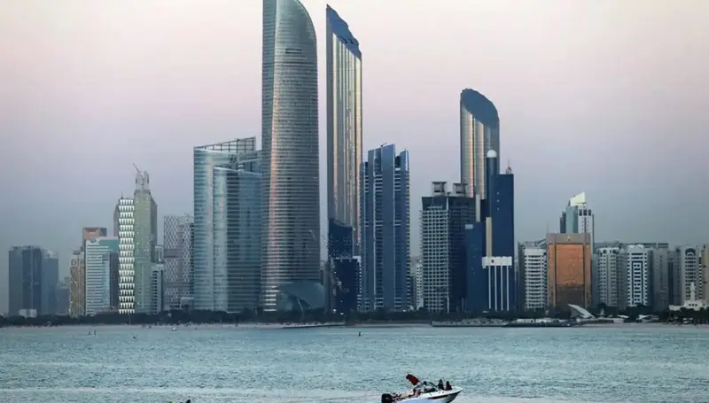 تأسيس الشركات في أبوظبي... كيف تسعى الإمارة إلى تسريع الانتقال إلى التشغيل؟