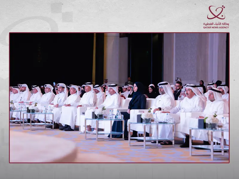 رئيس مجلس الوزراء يشهد الاحتفال باليوم العالمي للمعلم ويكرم 80 معلما ومعلمة