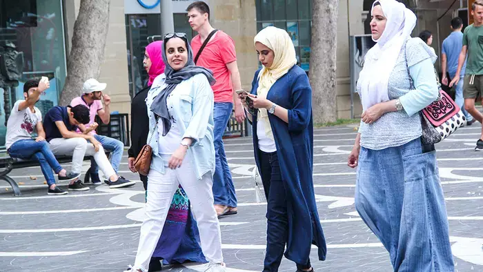 جدل في أذربيجان بشأن القيود المفروضة على الحجاب في المدارس